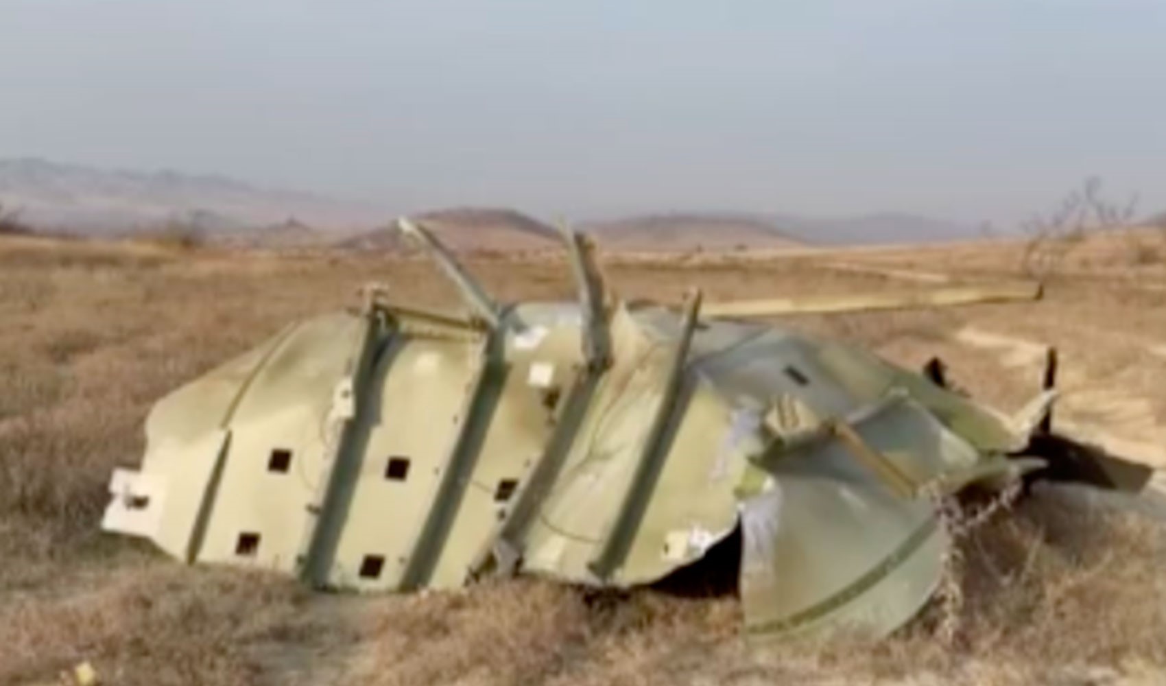 Gürcistan'da düşen uçağın enkazından yeni görüntüler ortaya çıktı