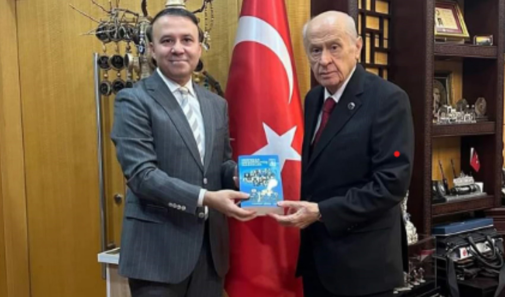 Cumhur ittifakında şimdi de Atatürk çatlağı: Bahçeli'nin danışmanından AK trollere tepki