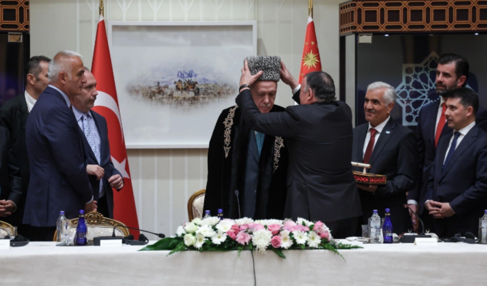 Cumhurbaşkanı Erdoğan, kalpak giydi