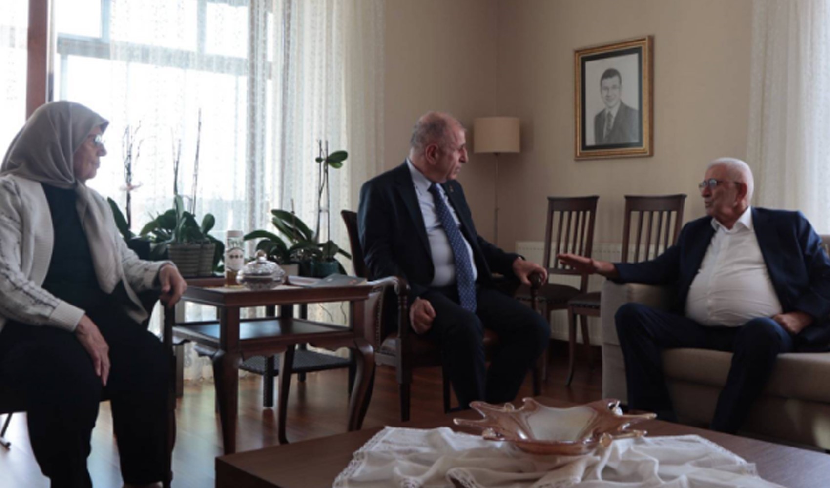 Ümit Özdağ'dan İmamoğlu'nun ailesine ziyaret