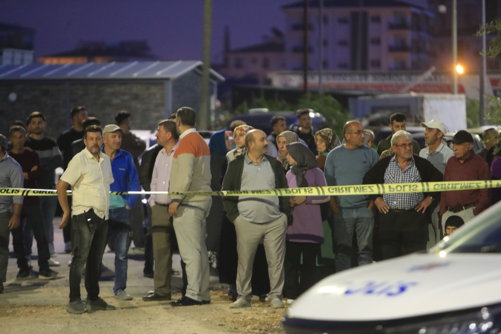 Yıllık izindeki polis memuru dehşet saçtı: Eşi ve 2 kızını öldürdü