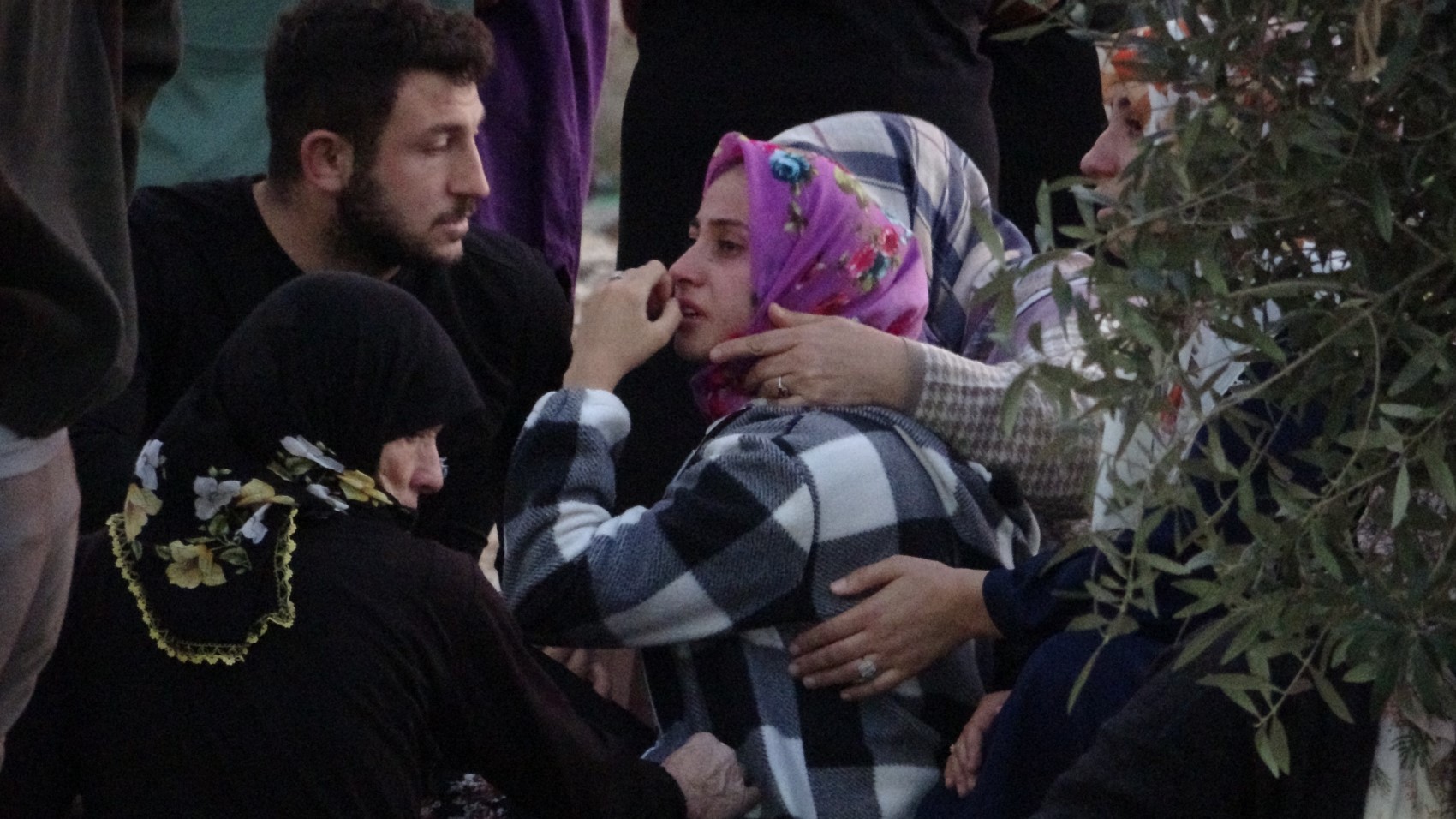 Yıllık izindeki polis memuru dehşet saçtı: Eşi ve 2 kızını öldürdü