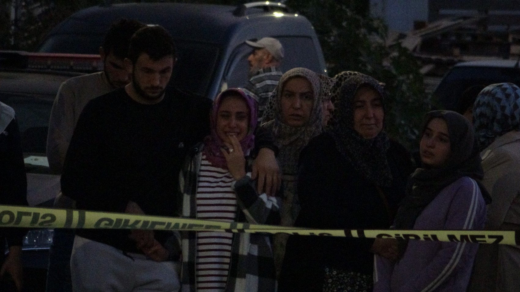 Yıllık izindeki polis memuru dehşet saçtı: Eşi ve 2 kızını öldürdü