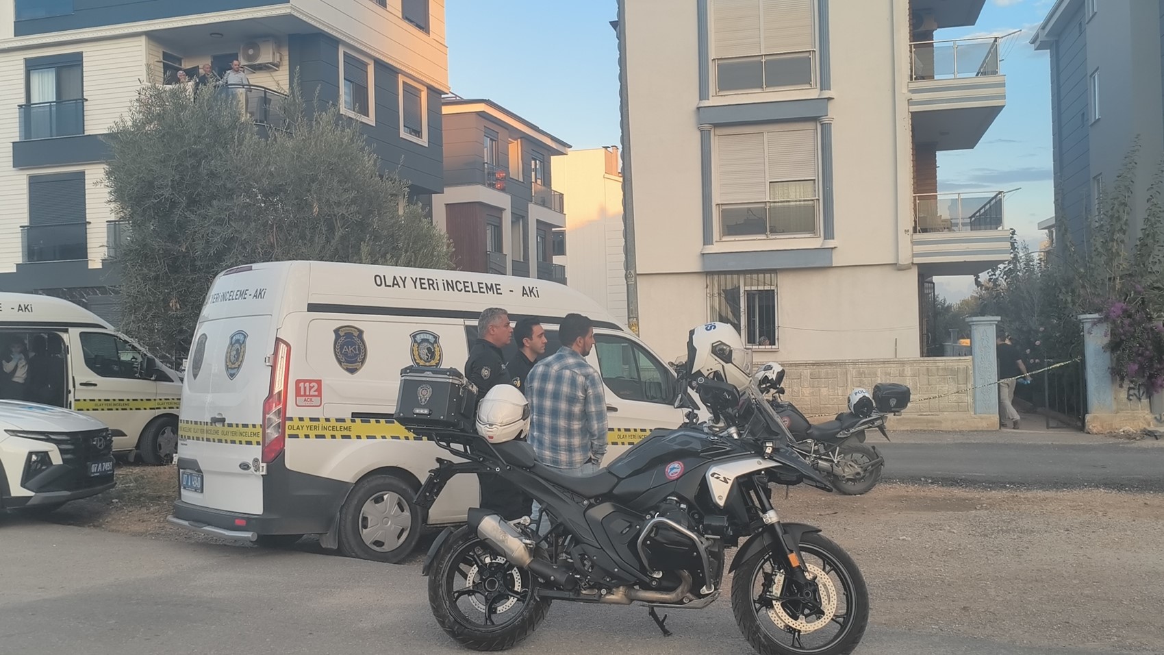 Yıllık izindeki polis memuru dehşet saçtı: Eşi ve 2 kızını öldürdü