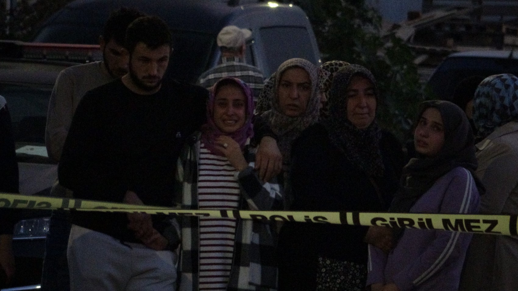 Yıllık izindeki polis memuru dehşet saçtı: Eşi ve 2 kızını öldürdü