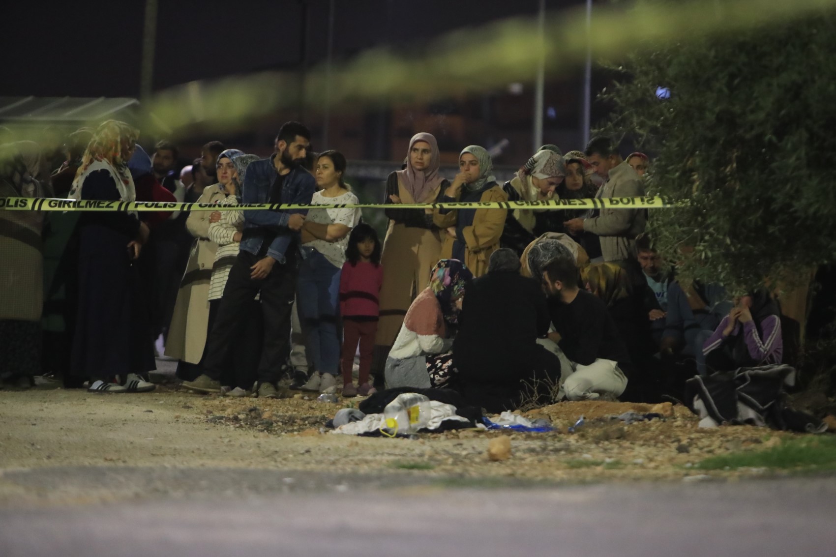 Yıllık izindeki polis memuru dehşet saçtı: Eşi ve 2 kızını öldürdü