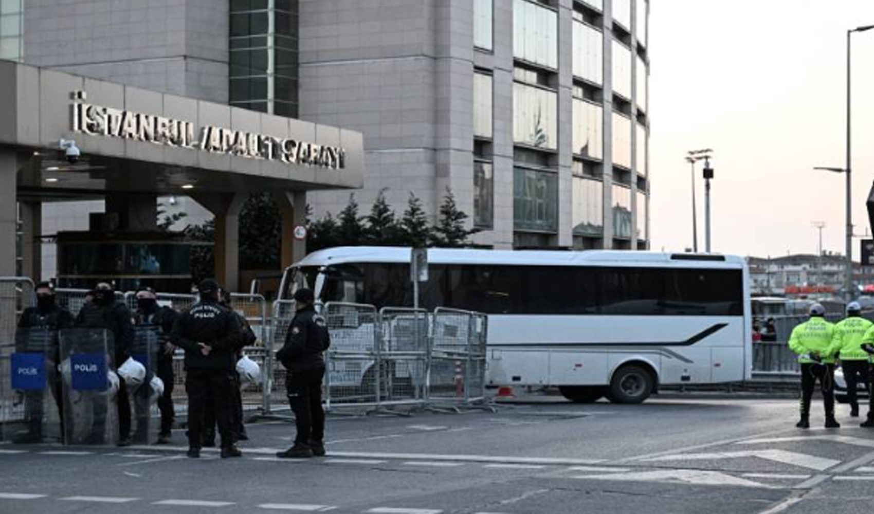 İstanbul Cumhuriyet Başsavcılığı'ndan, Özgür Özel'in 'intihar girişimi' iddiasına açıklama: Murat Emir video paylaşmıştı