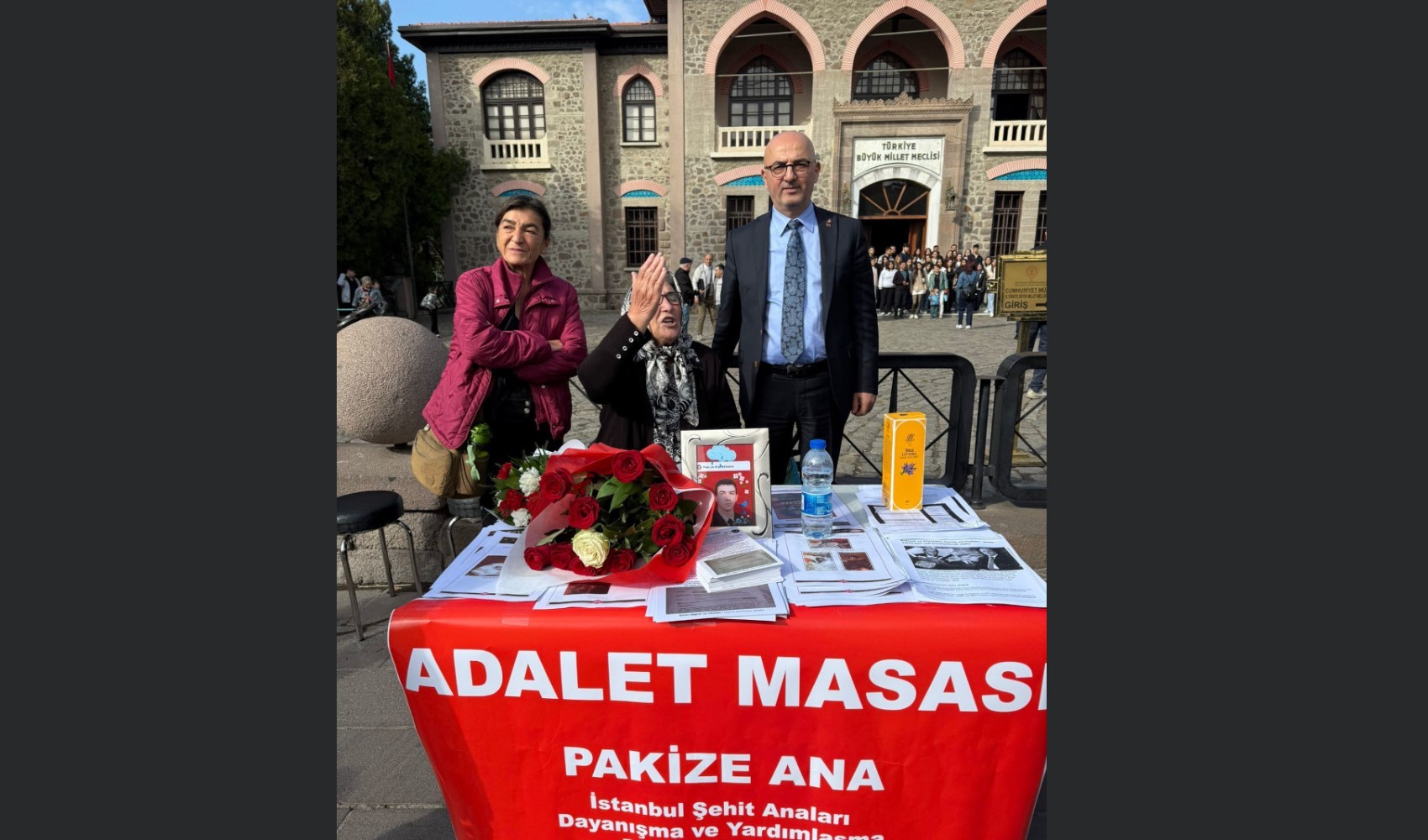 Pakize Ana PKK açılımına karşı 2. meclis önünde masa kurdu
