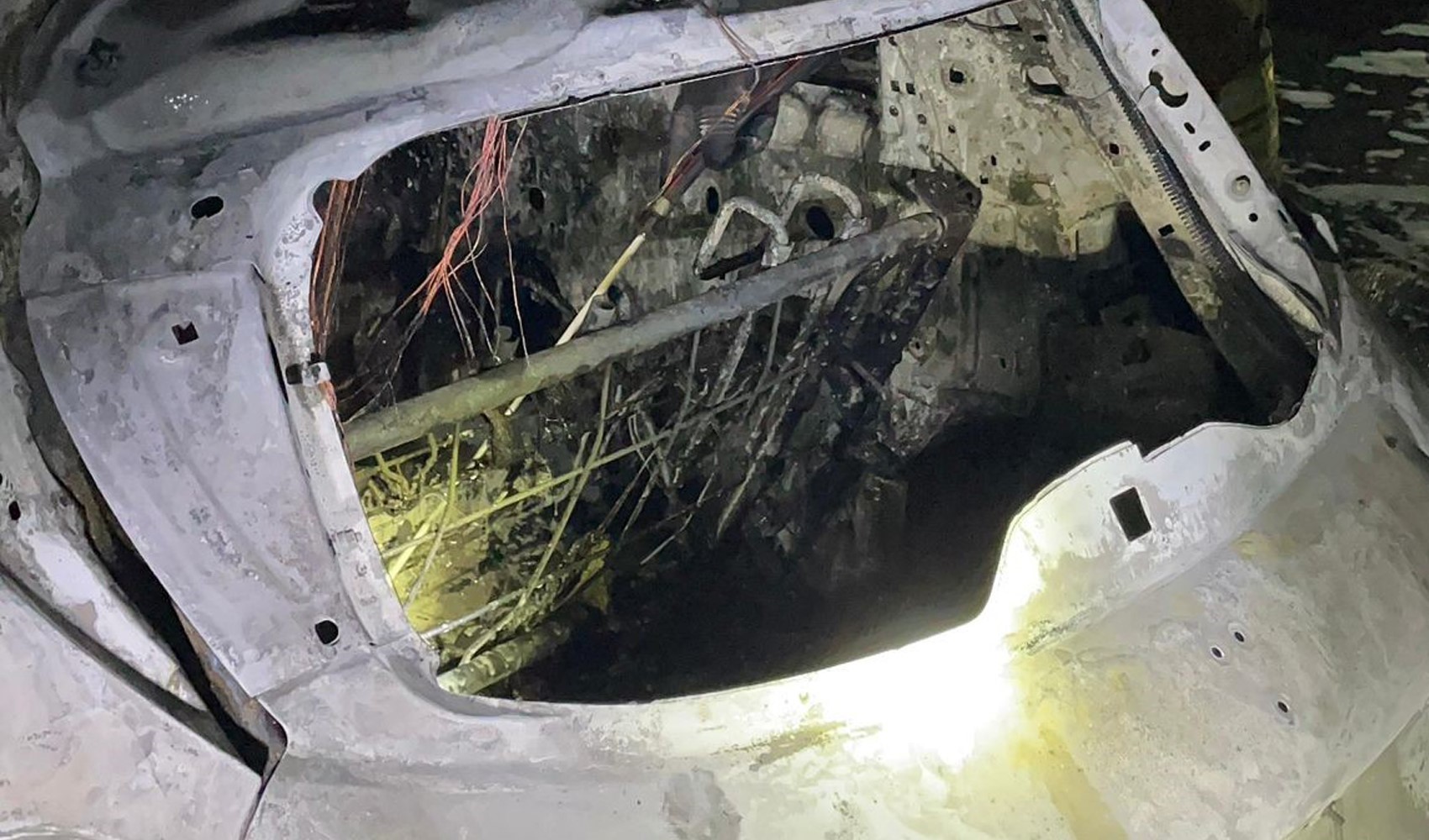 Elektrikli otomobil alev alev yandı