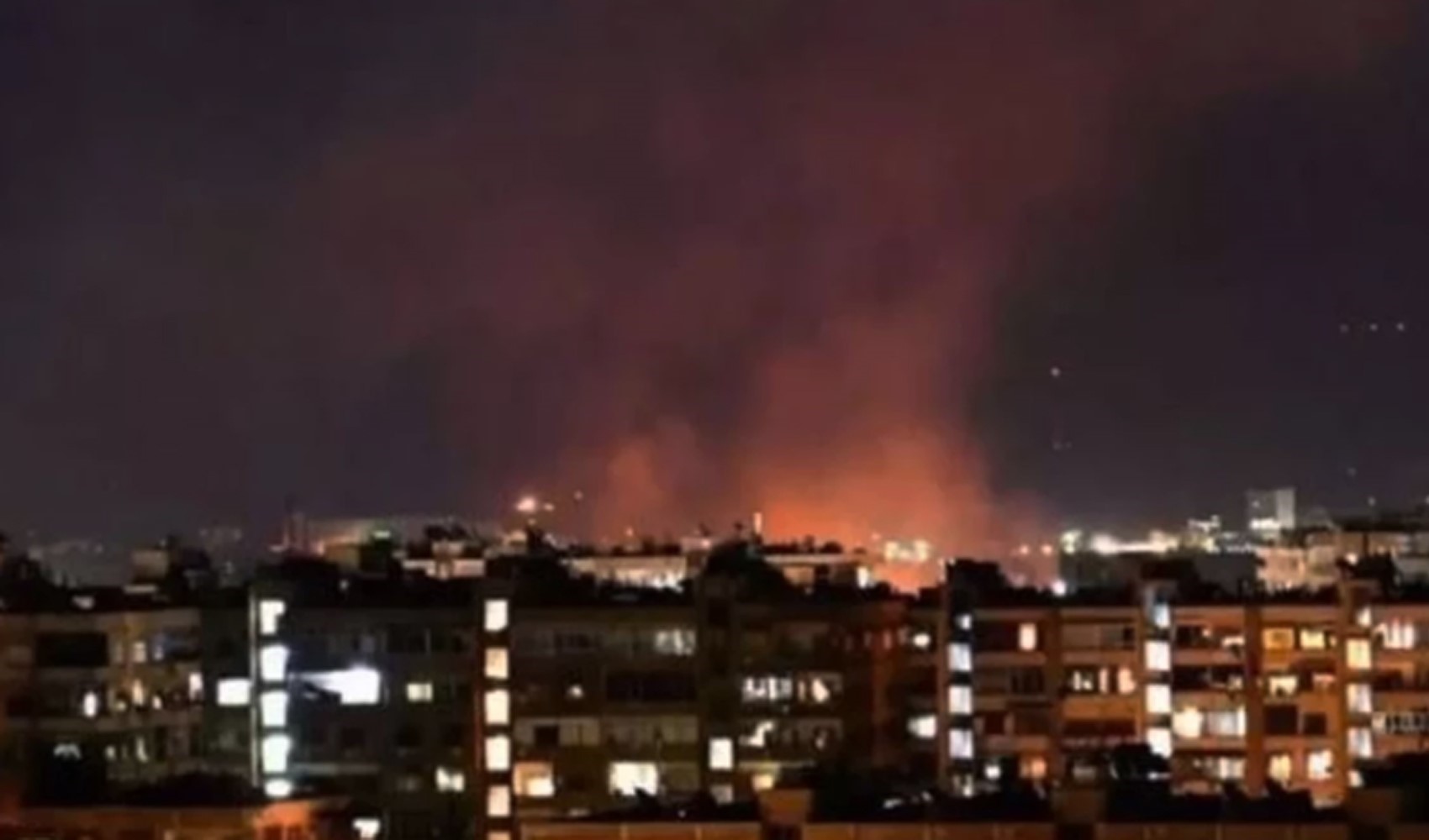 Suriye medyası: Şam'da patlamalar oldu