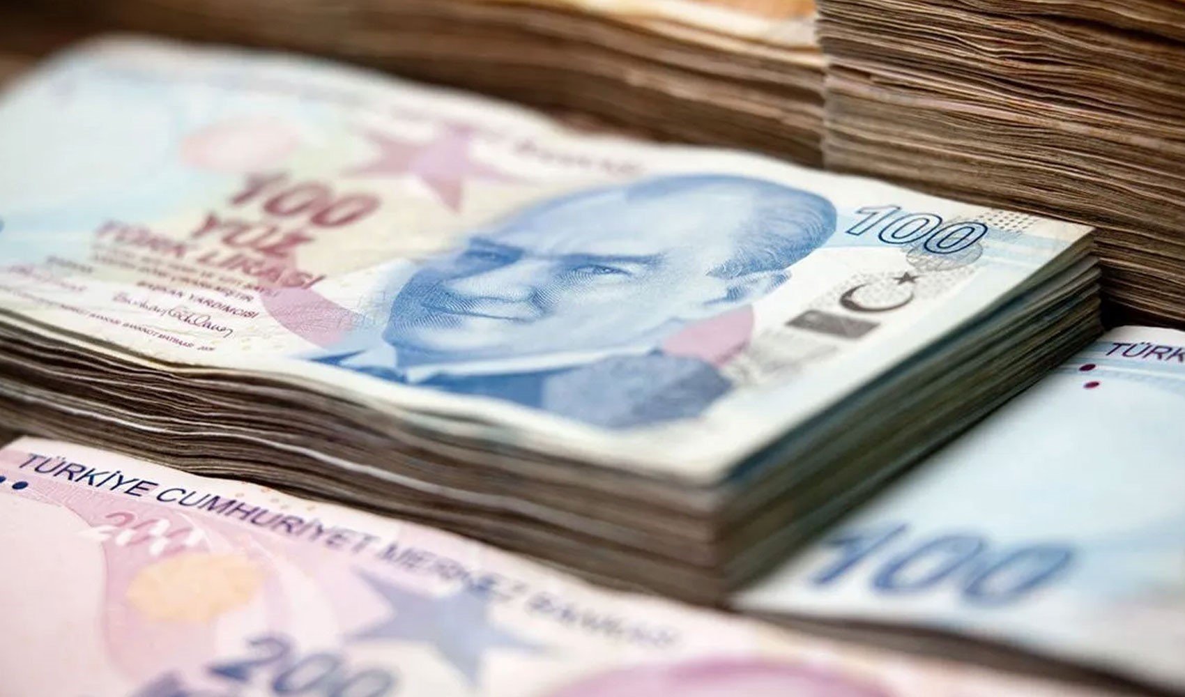 Ünlü ekonomistten asgari ücret ve altın tahmini