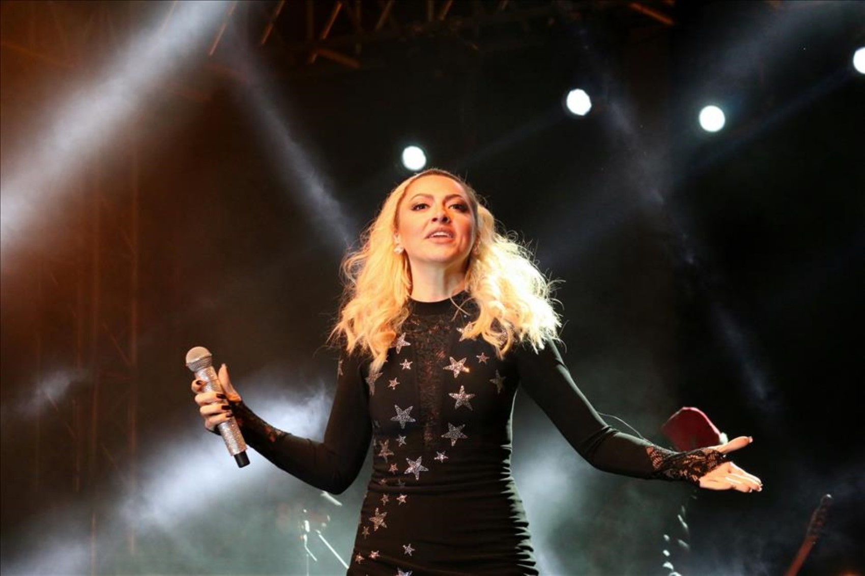 Ünlülerin yılbaşı konser ücretleri belli oldu: Zirvedeki isim değişmedi