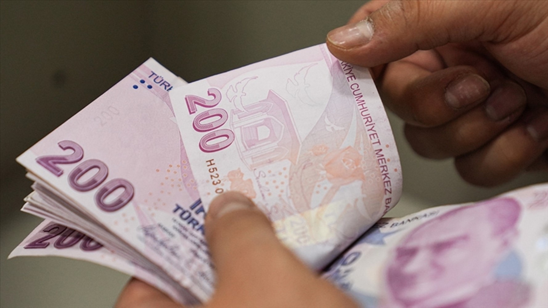 Ünlü ekonomistten asgari ücret ve altın tahmini