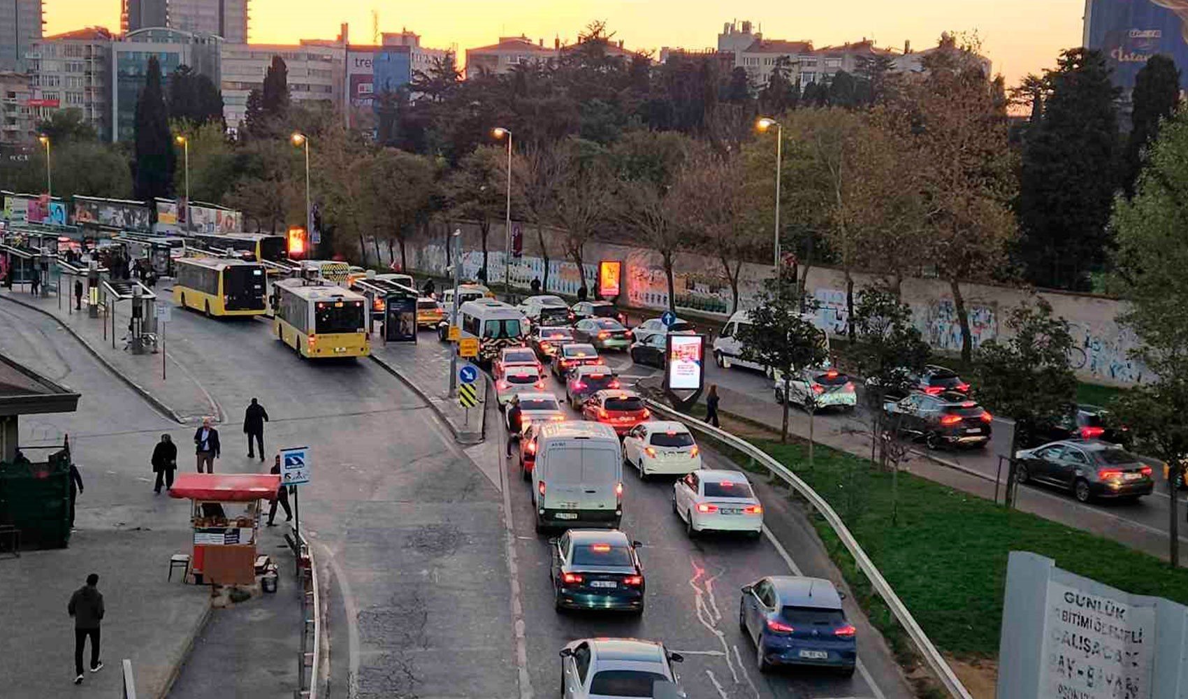 Okullarda ara tatil bitti, İstanbul'da trafik kilitlendi
