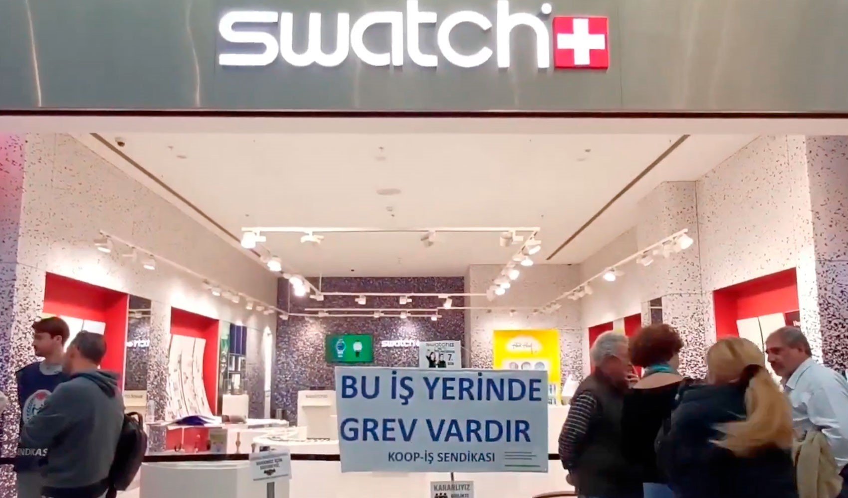 Swatch çalışanları 7 gündür grevde