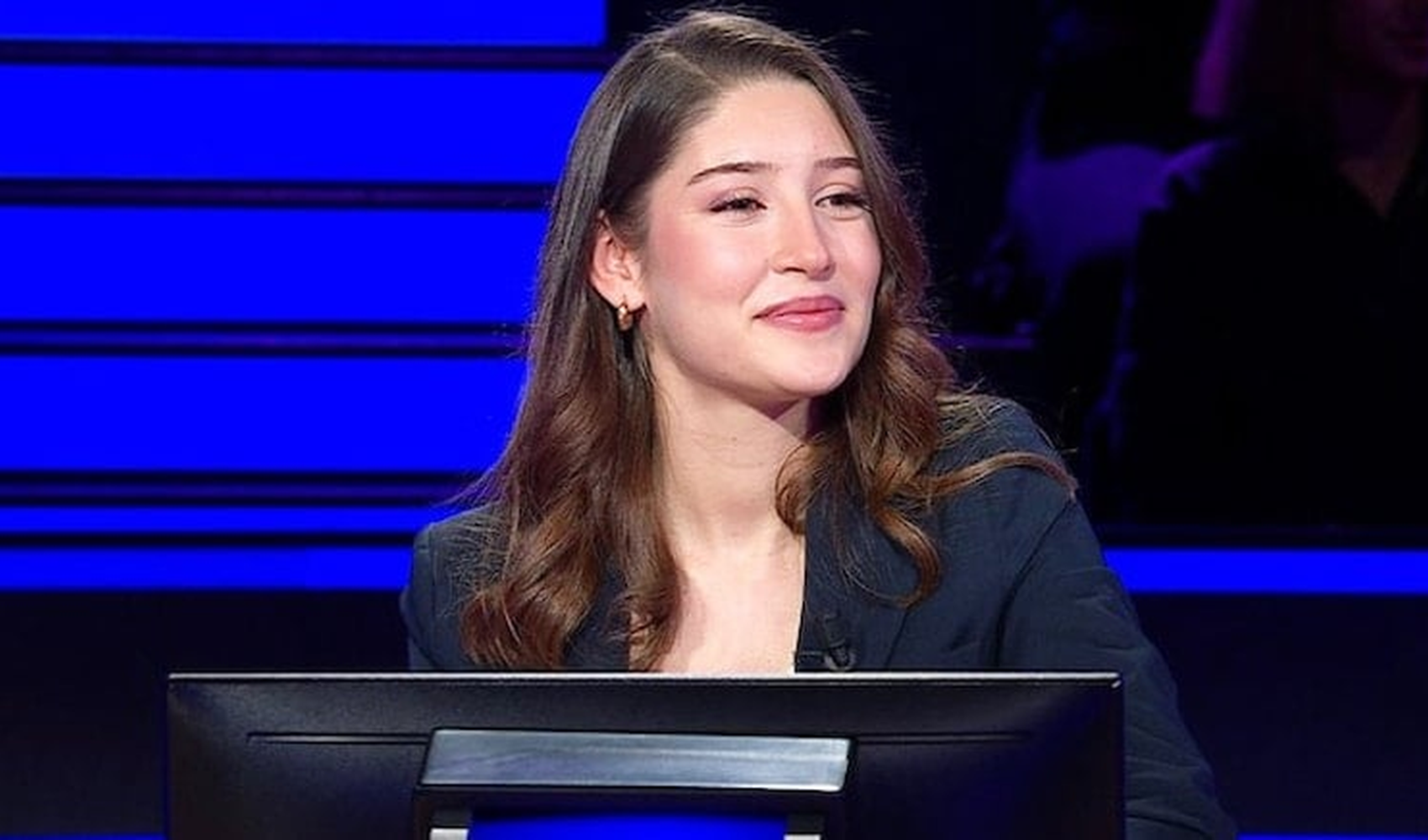 Kim Milyoner Olmak İster'de Aliye Göksel Çetin, 500 bin TL sorusunu açtırdı