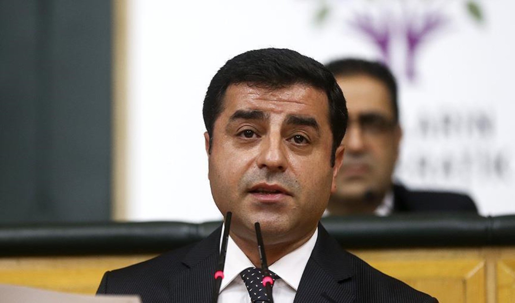 İmralı tartışması sürerken CHP’den eş zamanlı hamle: Özel’in Demirtaş ziyareti gündemde