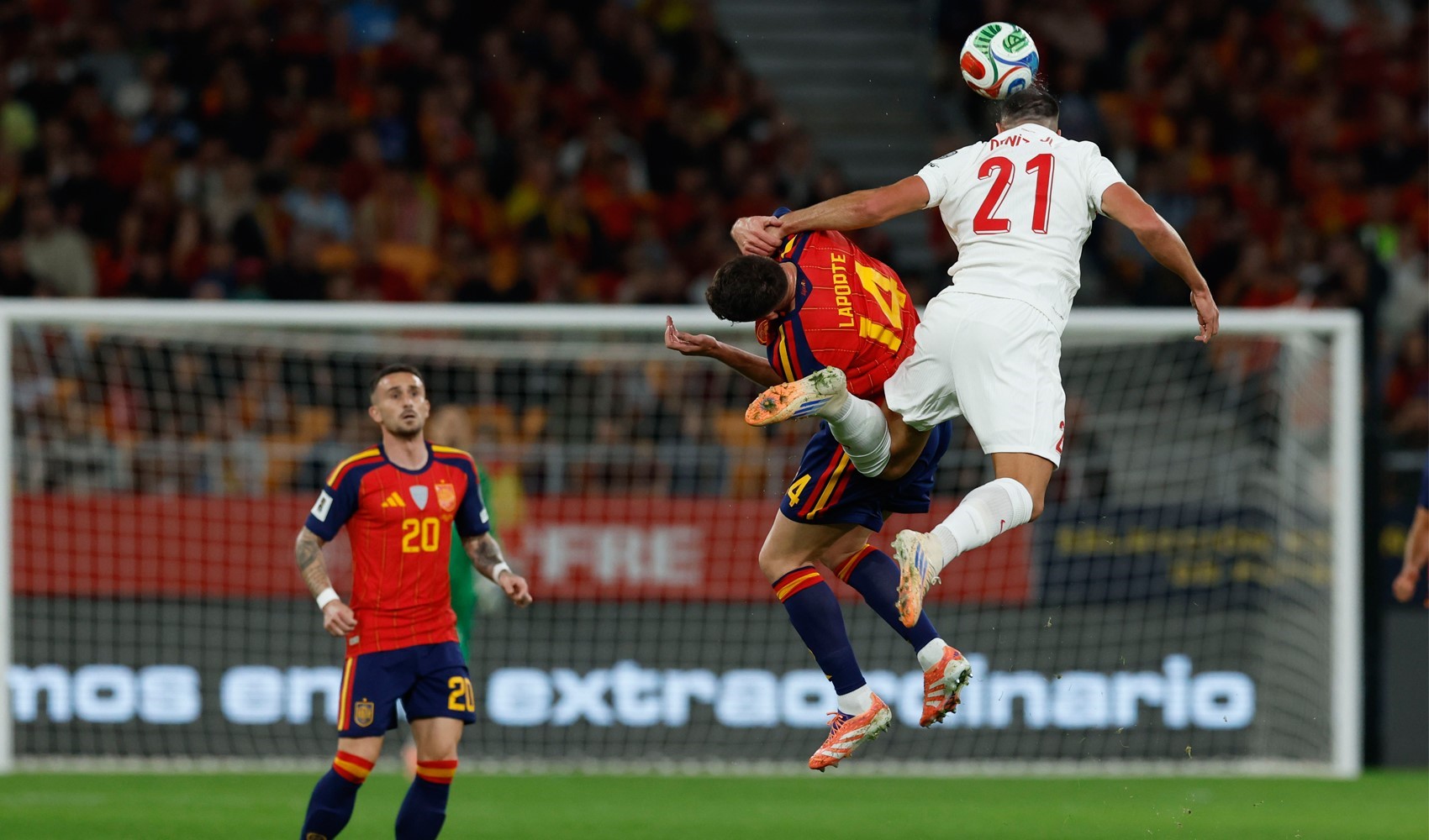 İspanya, elemelerdeki ilk gollerini Türkiye'den yedi: Milliler galibiyeti kaçırdı