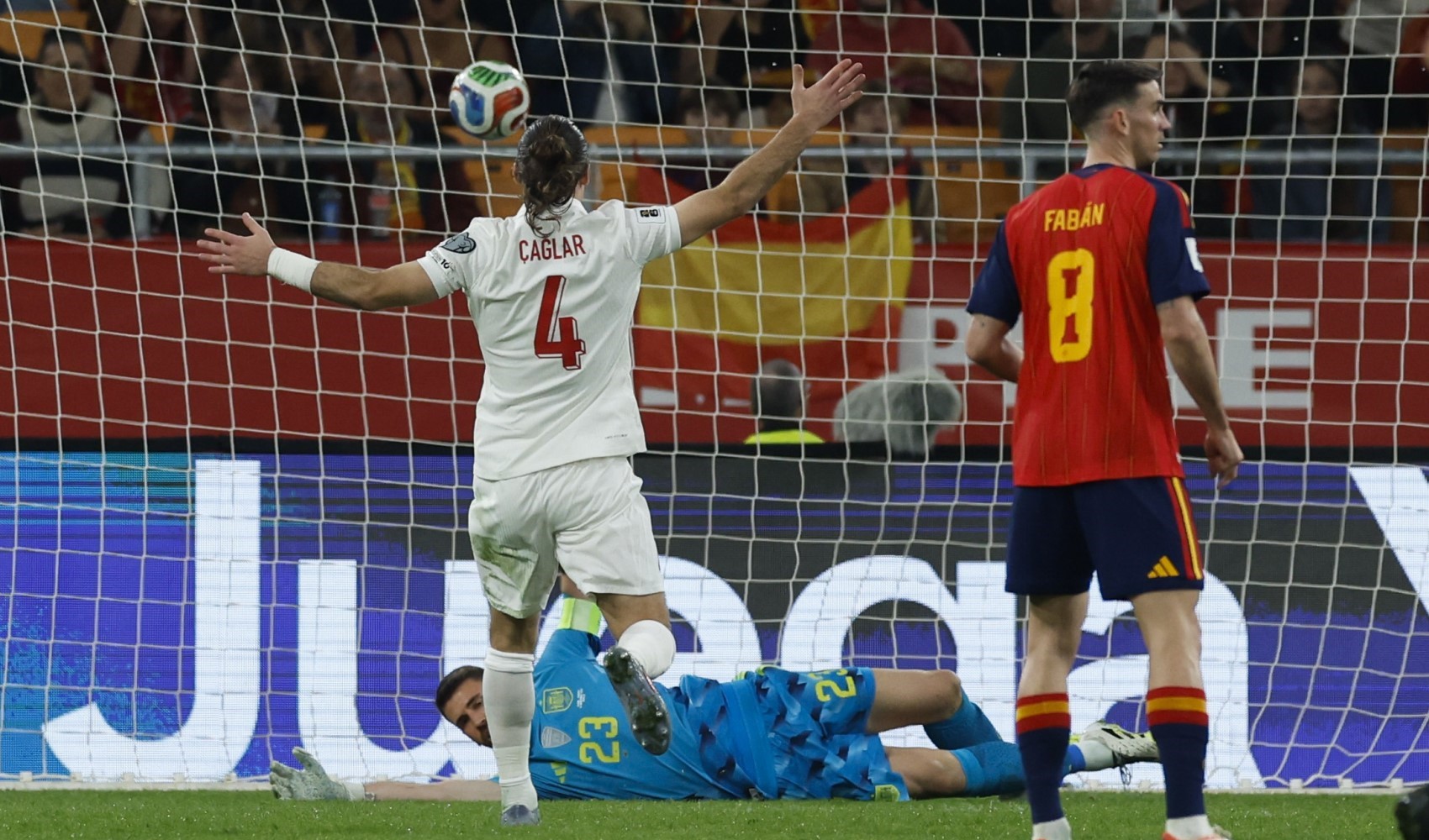 İspanya'ya ilk goller Türkiye'den