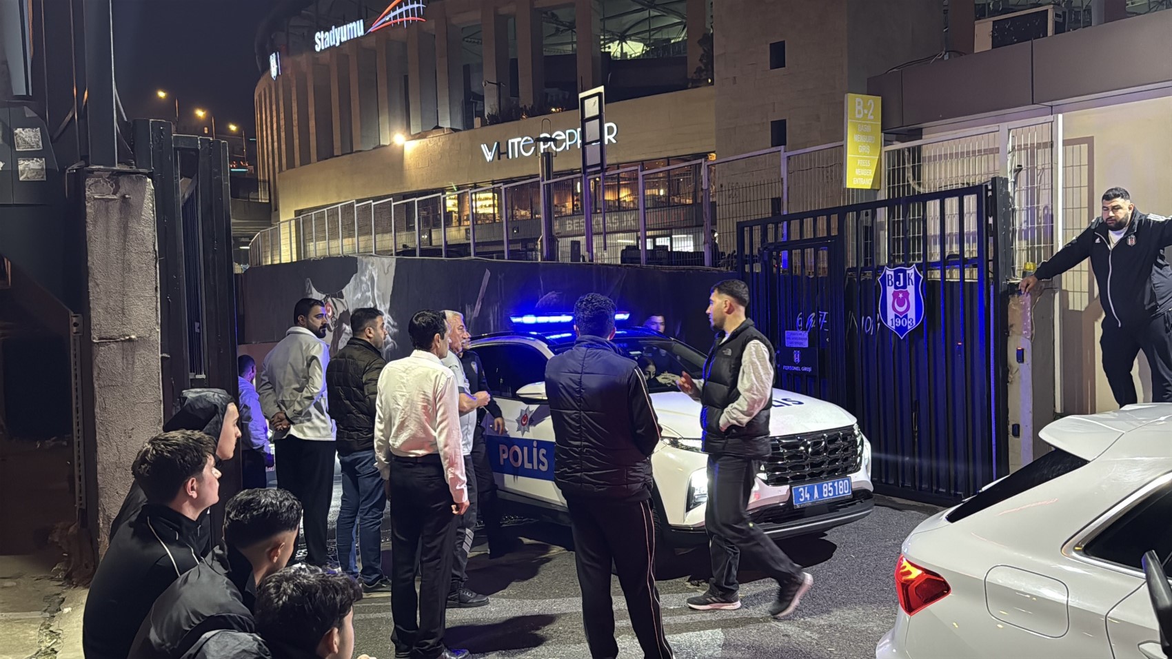 Beşiktaş'ta derbi öncesi silahlı kavga: 1 yaralı