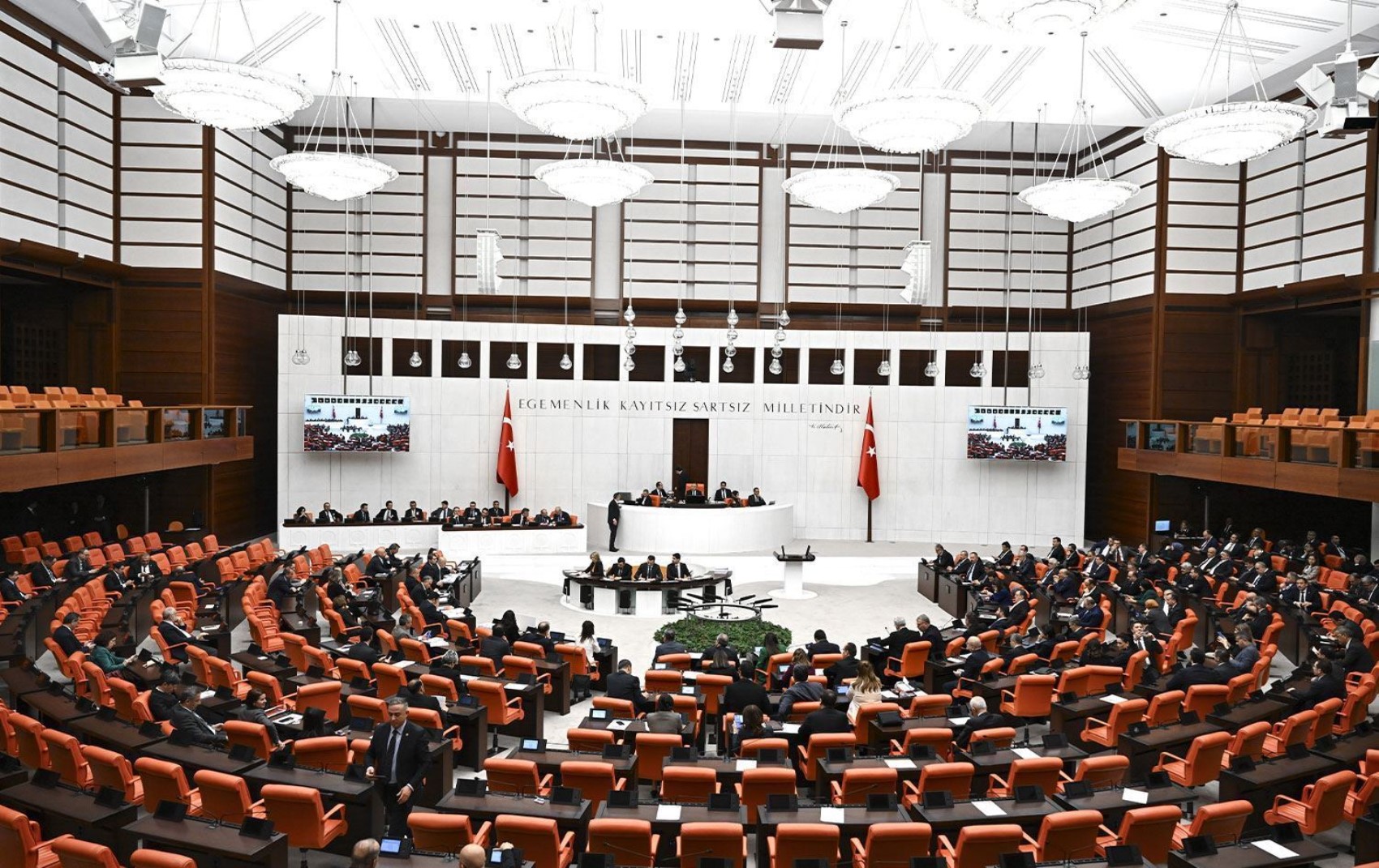 Genel seçim anketinden Erdoğan'a kötü haber: AKP'yi sadece o yaş grubu destekliyor!