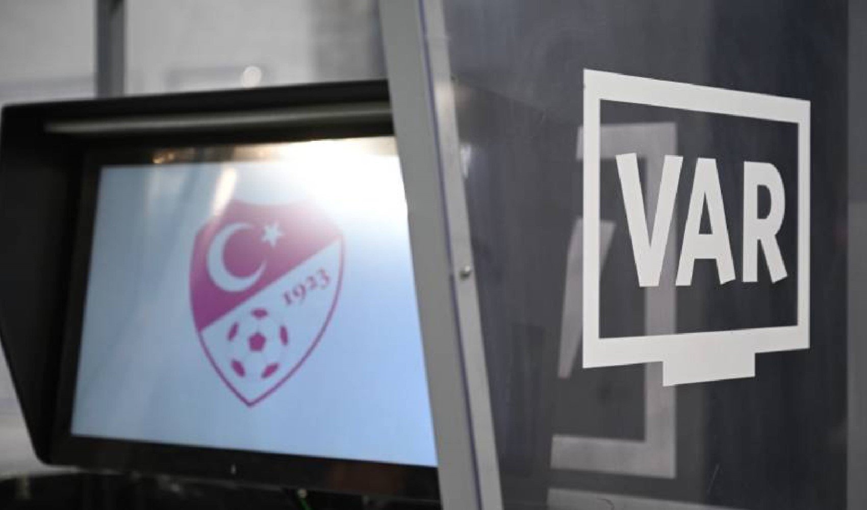 Beşiktaş-Fenerbahçe derbisinin VAR hakemi açıklandı