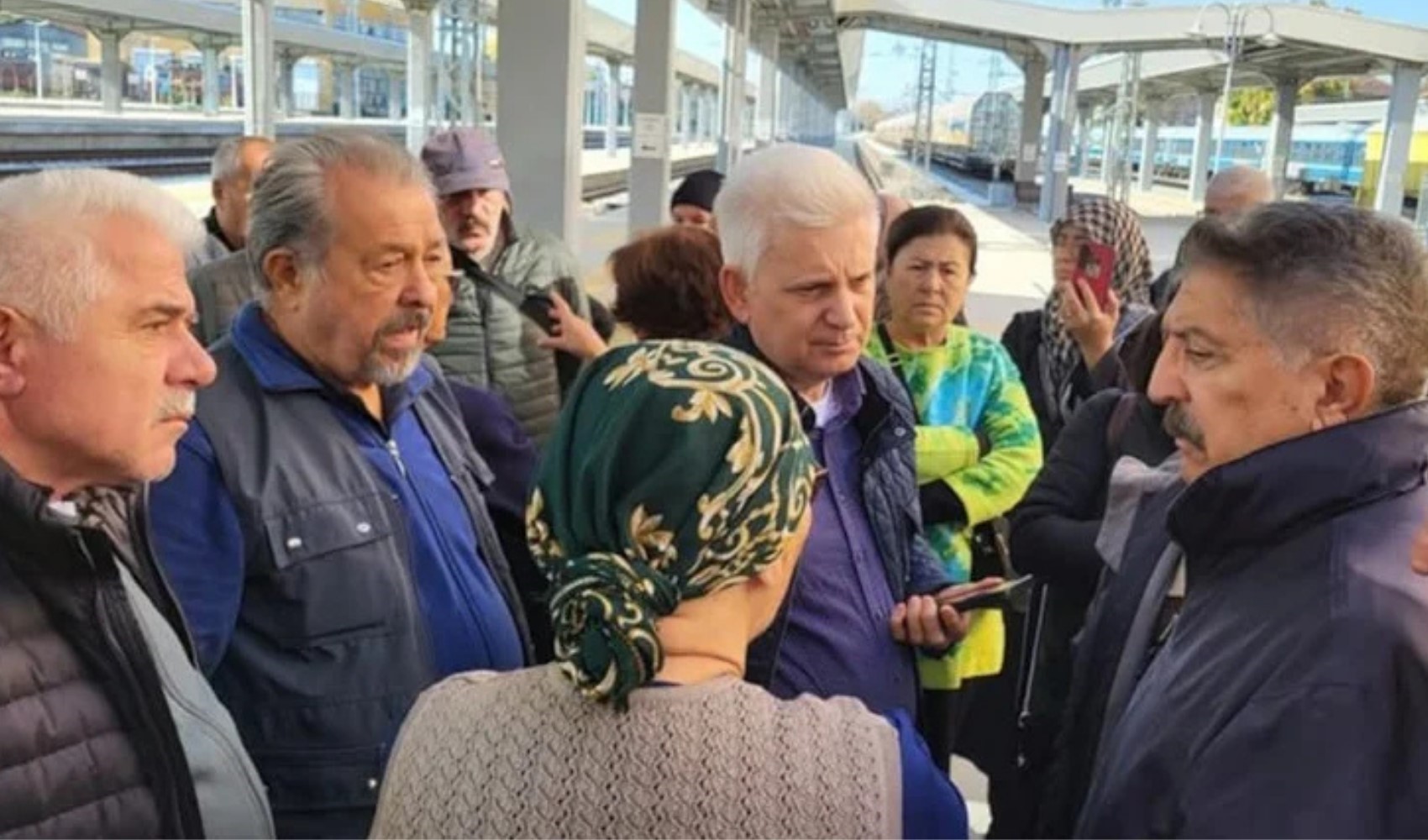 Türk yolcular saatlerce mahsur kaldı