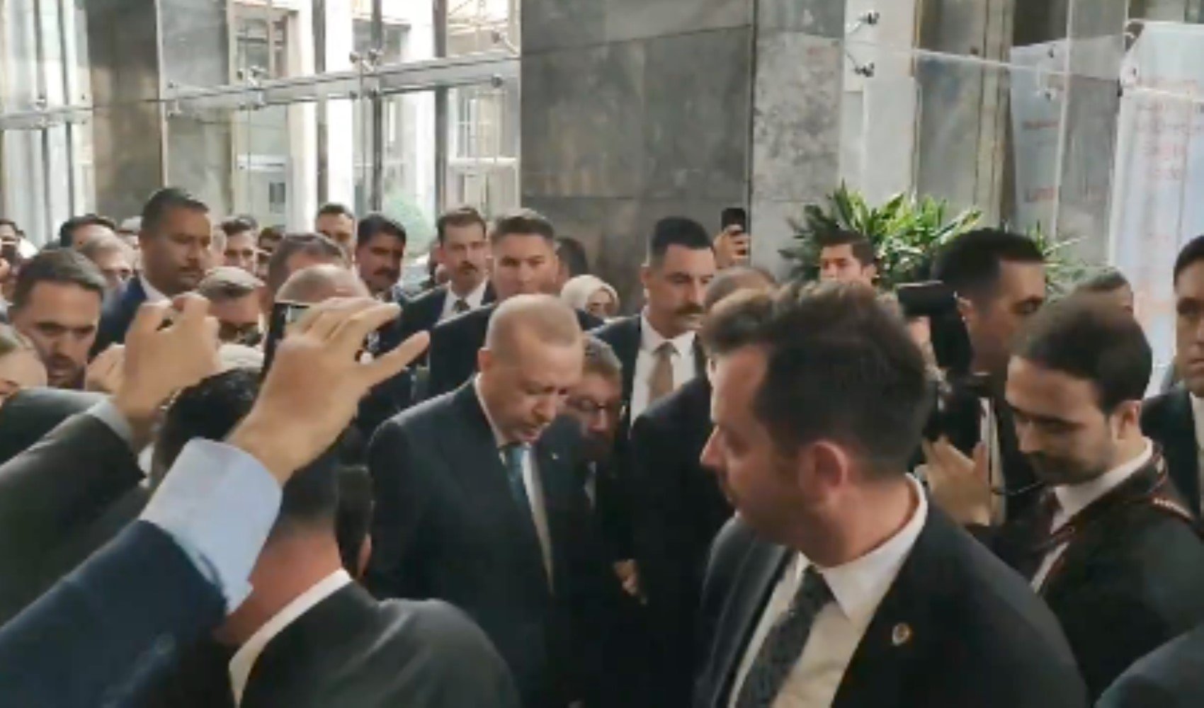 CHP’de İmralı’ya gitmek isteyen vekiller belli oldu! Son karar Özgür Özel’de…