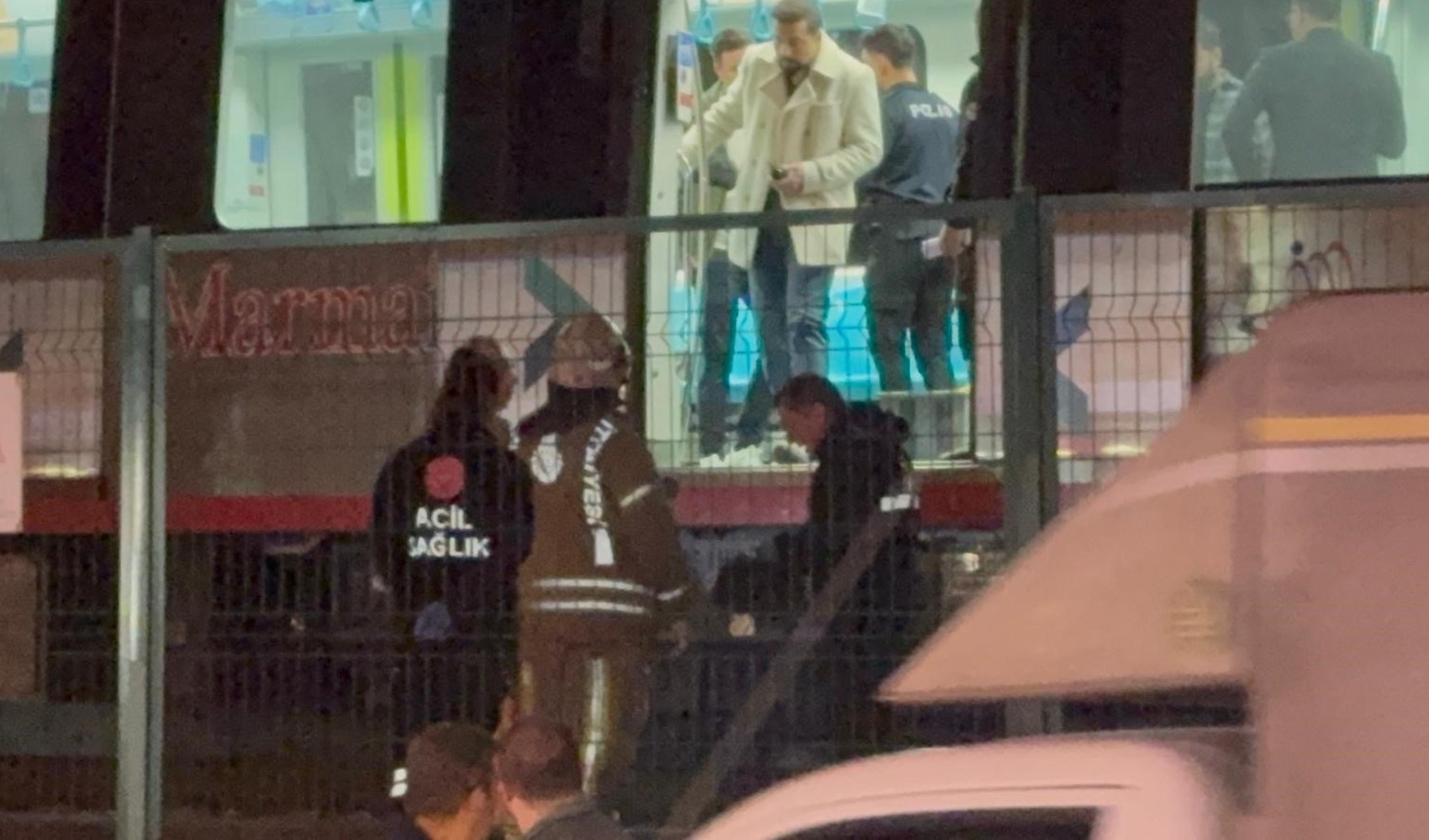 Marmaray Küçükçekmece durağından raylara atlayan şahıs öldü