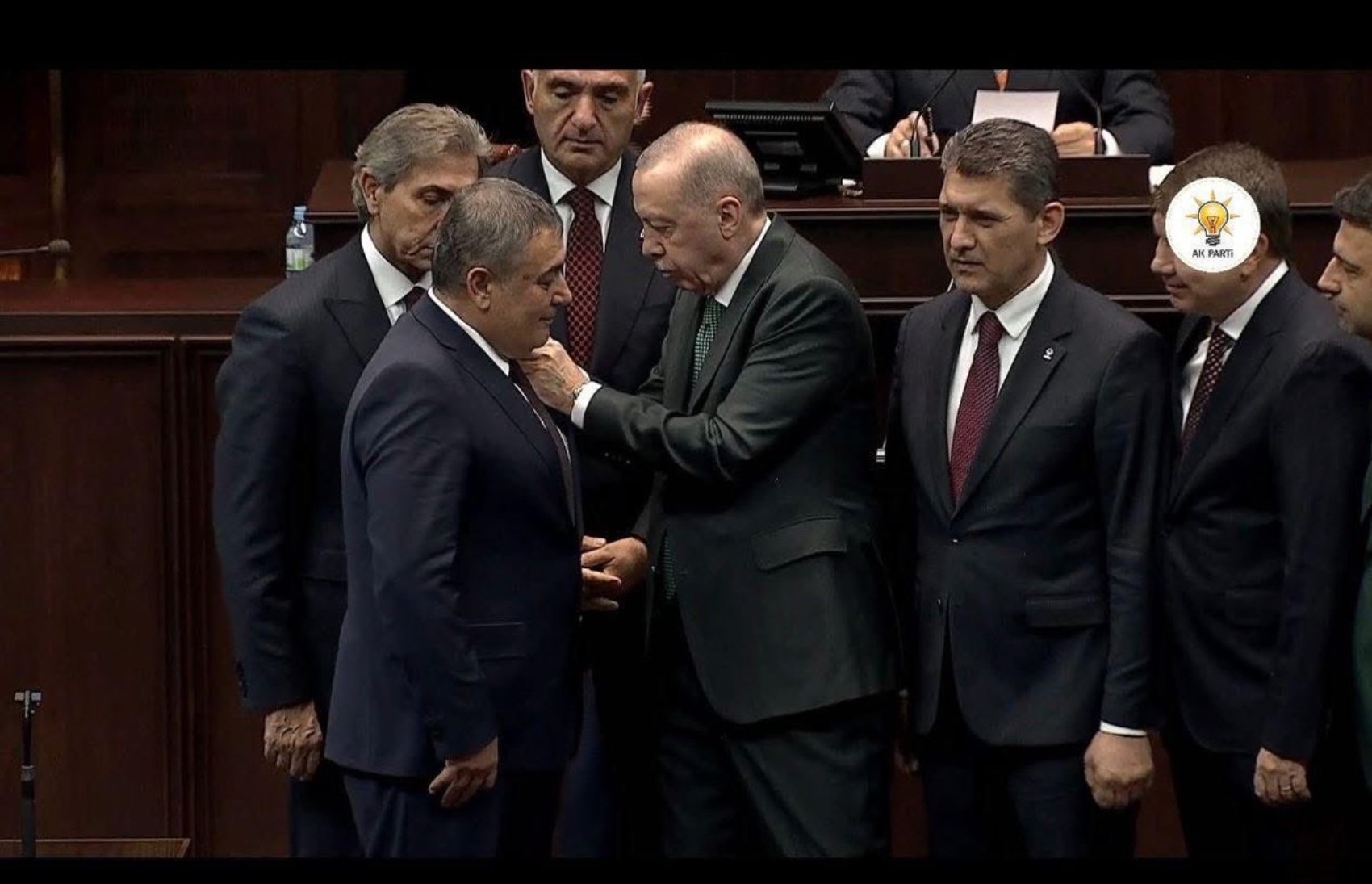 Rozetini Erdoğan'dan alarak AKP'ye katılan İsa Yıldırım tam 8 kez parti değiştirmiş!