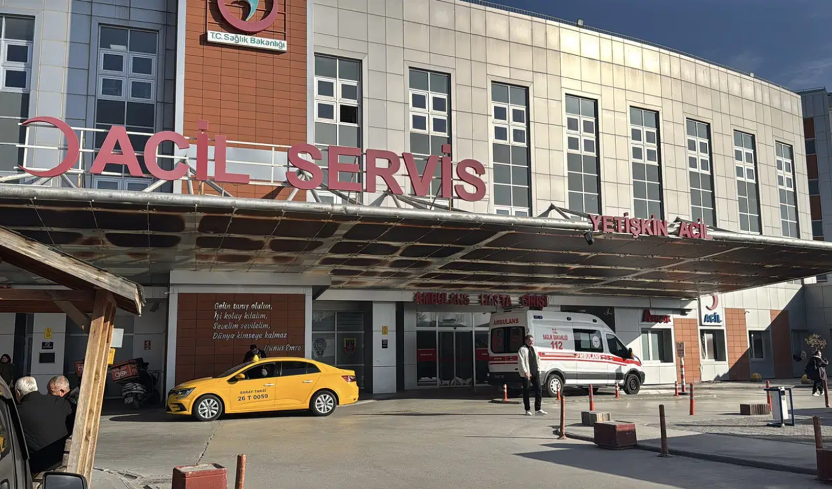 Bir öğrenci gıda zehirlenmesi şüphesiyle hastaneye kaldırıldı