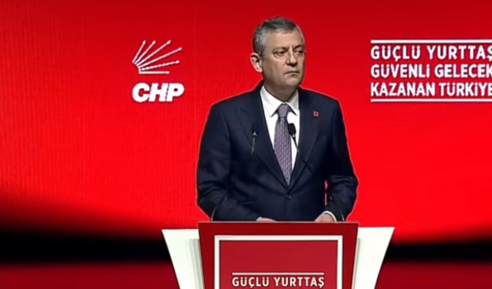 Özgür Özel, CHP'nin yeni parti programını açıkladı: 'İktidar yürüyüşü başlıyor'