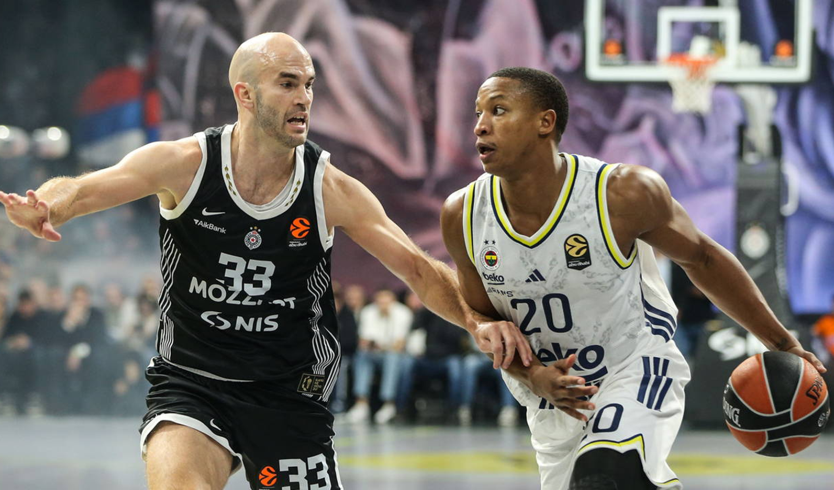 Fenerbahçe'den Partizan'ın ırkçı pankartıyla ilgili açıklama