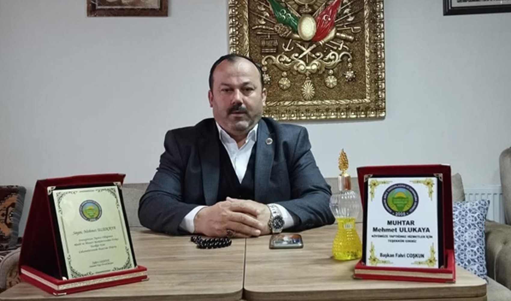 Köy muhtarı meslektaşını vurdu