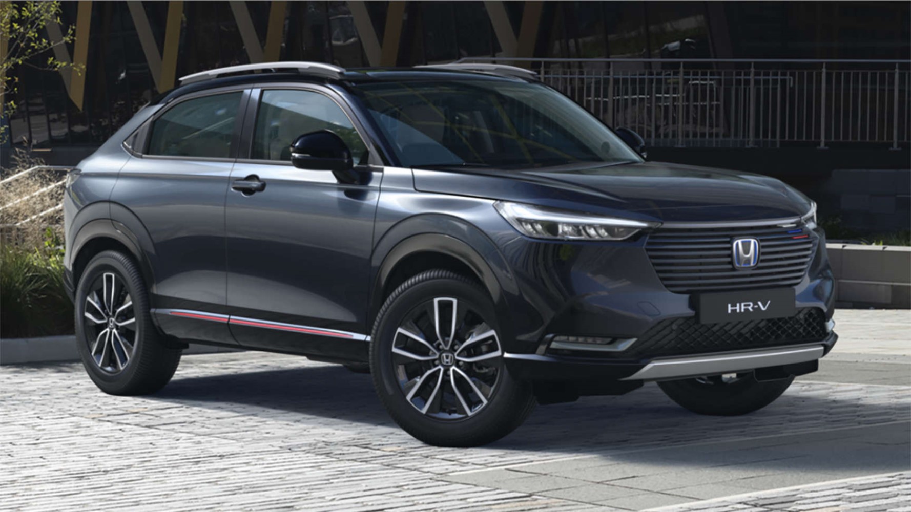 Otomobil almayı düşünenlere kötü haber: Ek vergiyle beraber birçok araca 500 bin TL'yi aşan zam!