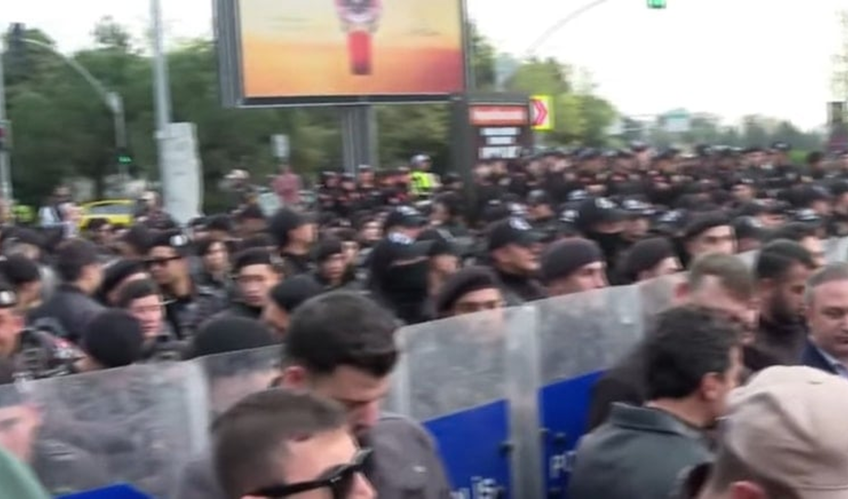 CHP'nin TRT yürüyüşüne polis engeli