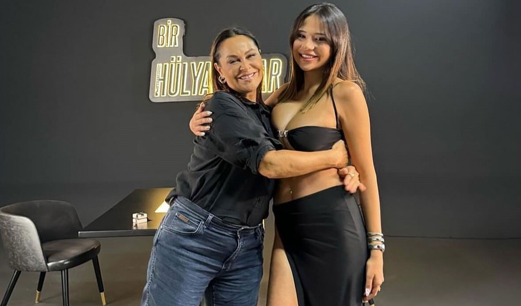 Hülya Avşar ve Merve Taşkın hakkında suç duyurusu! 'Fuhuşa teşvik' olarak değerlendirildi