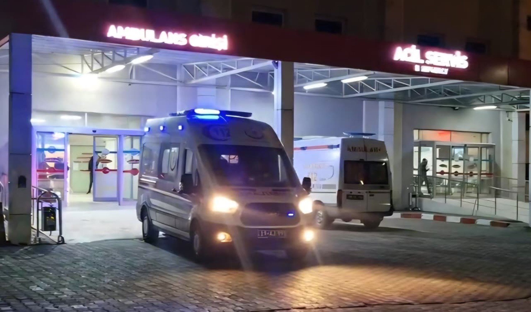 Beş lise öğrencisi zehirlenme şüphesiyle hastaneye başvurdu