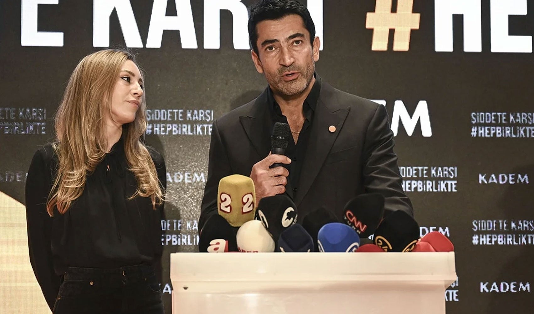 Kenan İmirzalıoğlu gözyaşlarına hakim olamadı