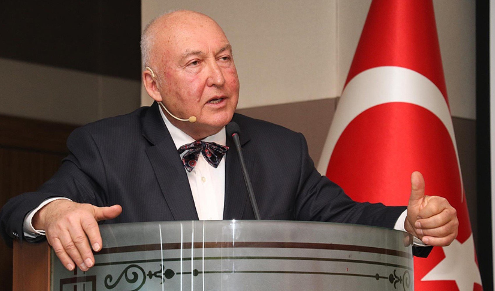 Prof. Dr. Övgün Ahmet Ercan kalp krizi geçirdi