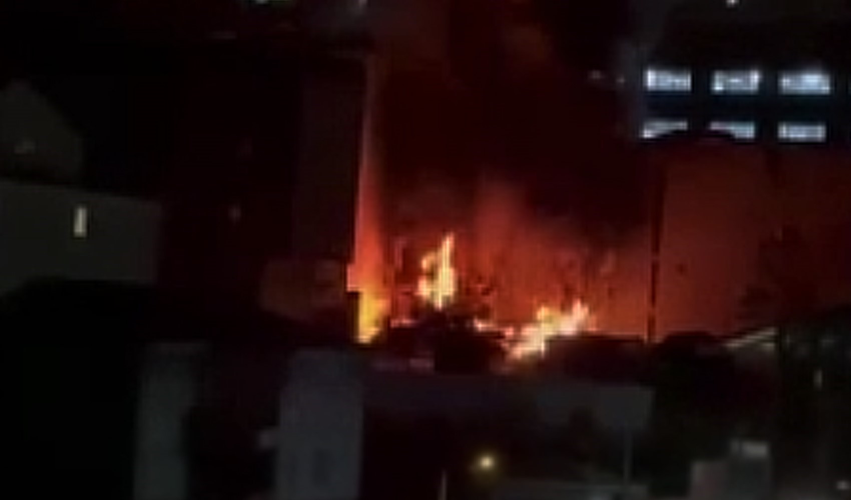 Küçükçekmece'de fabrikada yangını