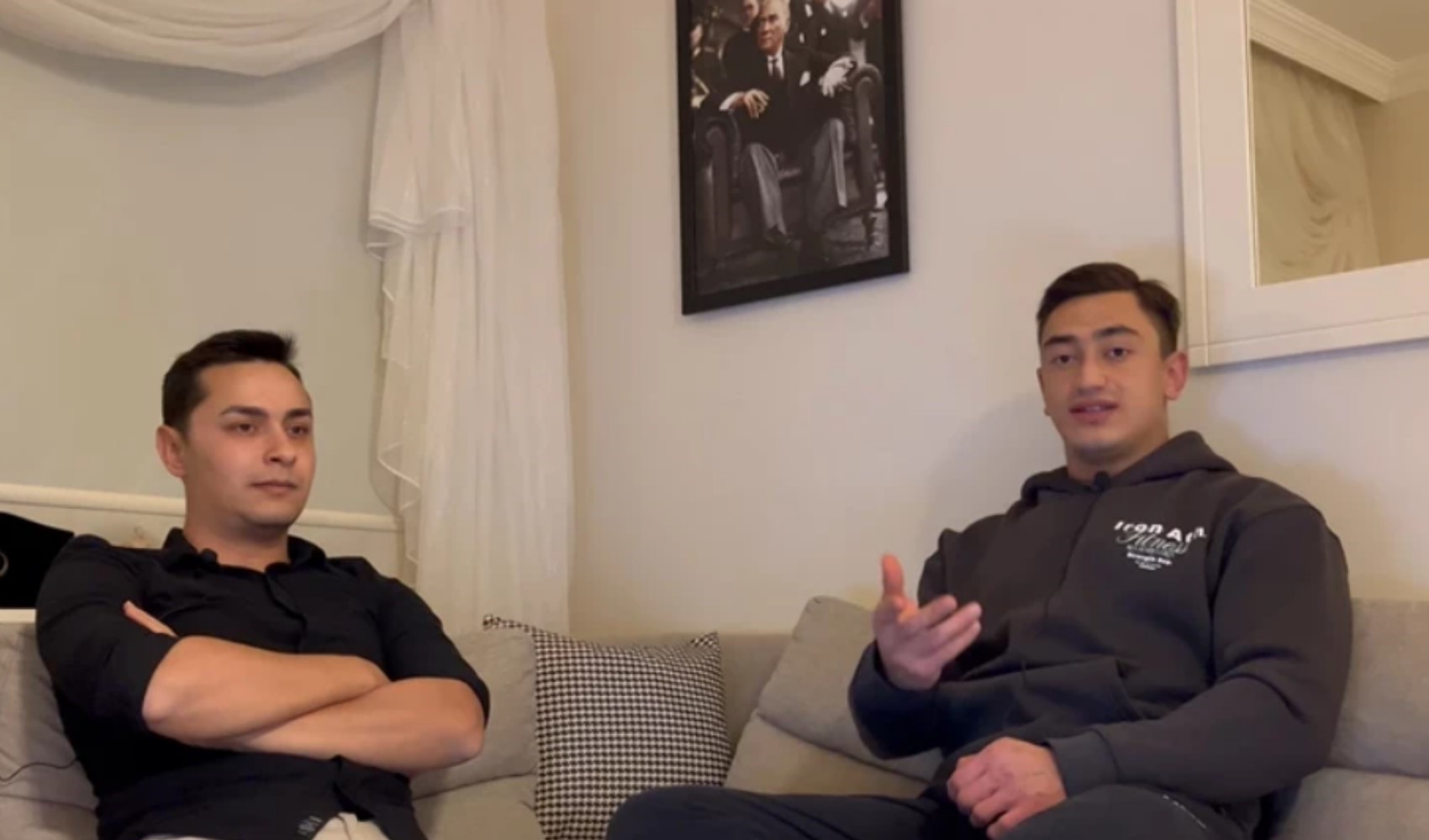 Teğmenler Youtube kanalı açtı, merak edilen soruları yanıtladılar!