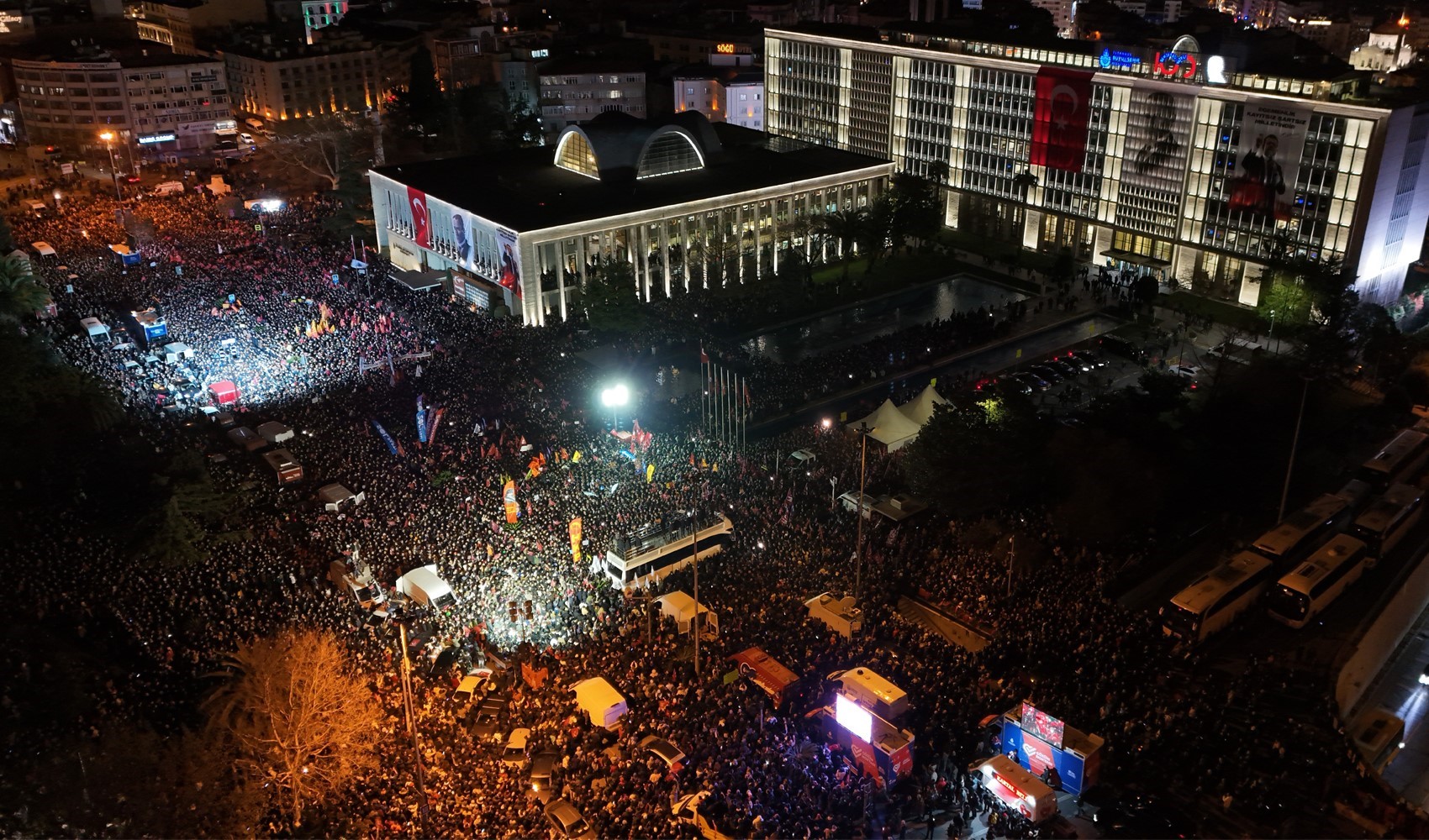 Avukat ve gazetecilerin yargılandığı Saraçhane davasında karar