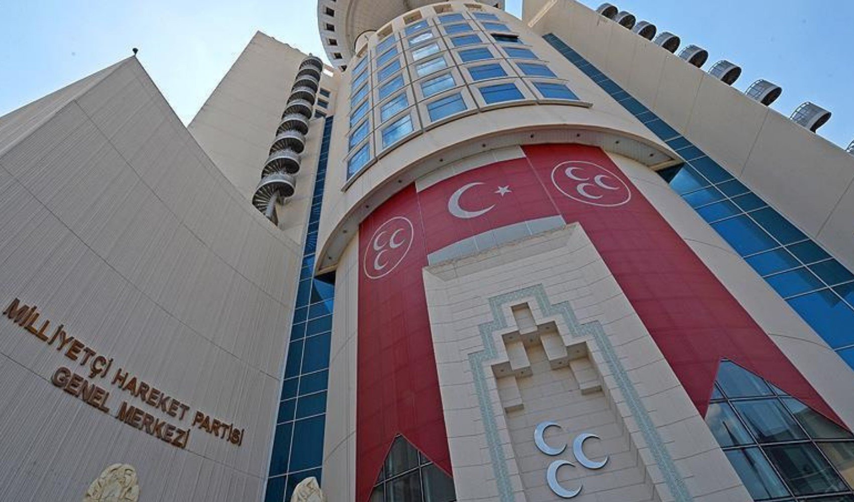 MHP'li Ersoy'dan kadınların yaşam hakkına dair mesaj