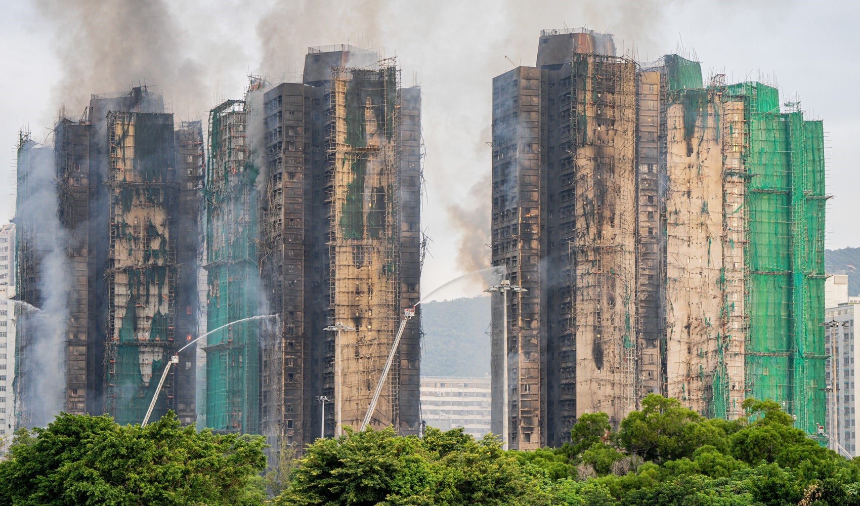 Hong Kong'taki yangın faciasıyla ilgili 3 gözaltı