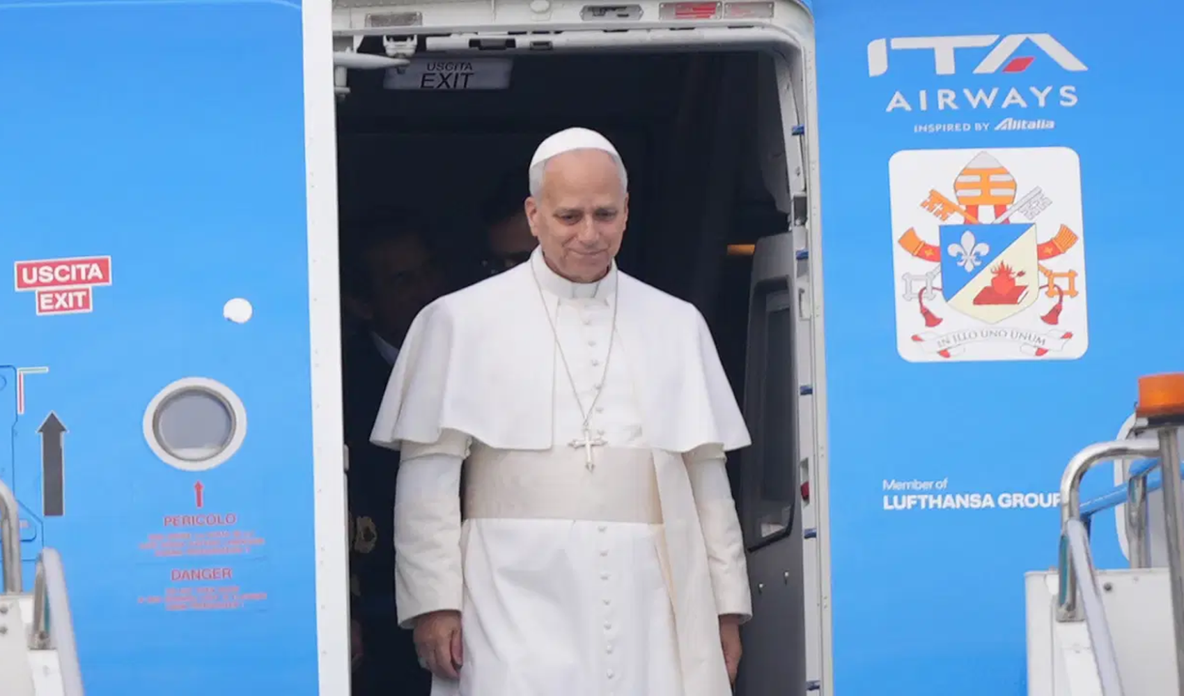 Papa'nın uçağı en çok takip edilen uçak oldu