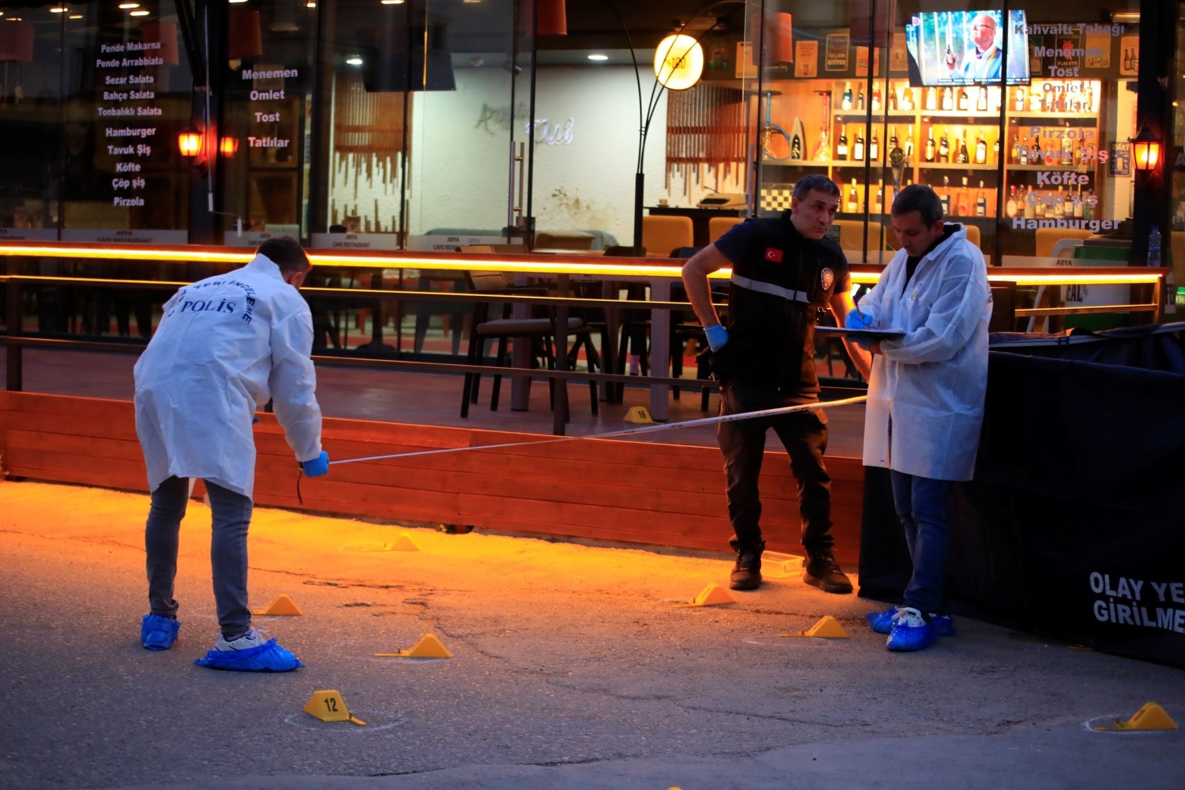 Barışmak için buluştuğu kuzenini öldürdüğü anın görüntüleri: Şarjörü değiştirip geri dönmüş