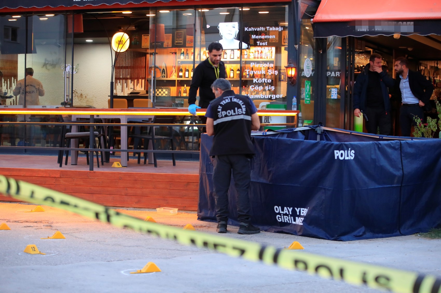 Barışmak için buluştuğu kuzenini öldürdüğü anın görüntüleri: Şarjörü değiştirip geri dönmüş