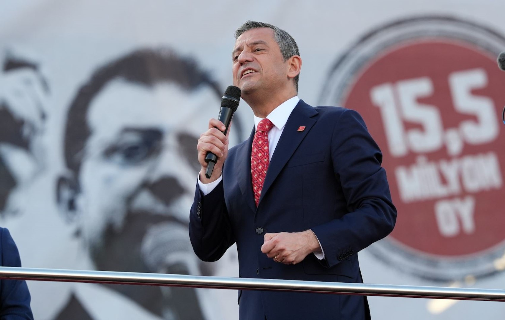 Özgür Özel, partisinin İmralı kararını bir kez daha yanıtladı: MHP'ye yönelik dikkat çeken sözler