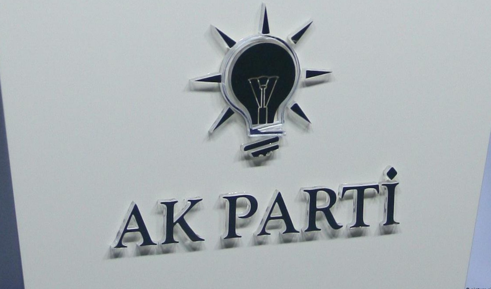 AKP'de istifa şoku: Zehir zemberek sözlerle görevini bıraktığını duyurdu